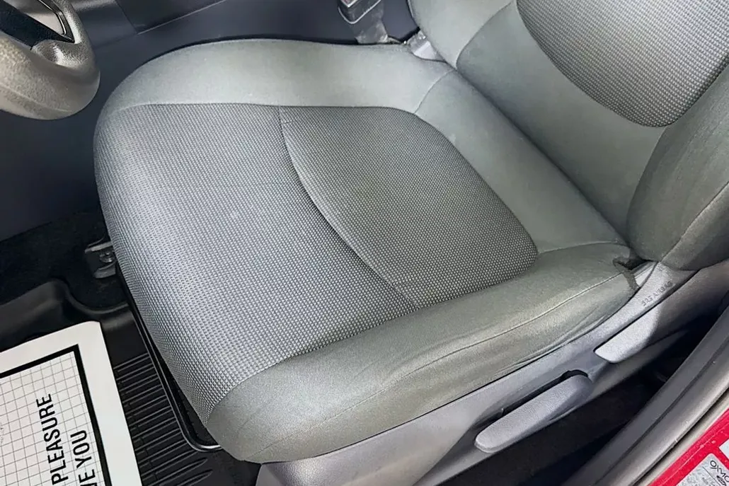 2019 Toyota RAV4 Hybrid LE photo 1