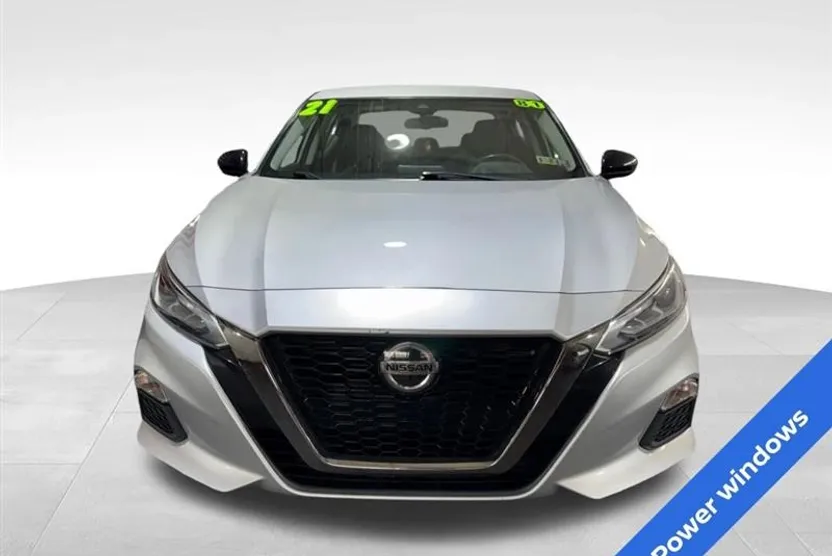 2021 Nissan Altima 2.5 SR photo 1