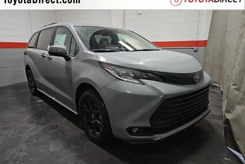 2025 Toyota Sienna Woodland Edition photo 1