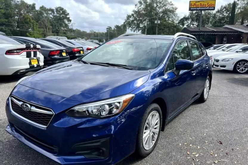 2017 Subaru Impreza Premium photo 1