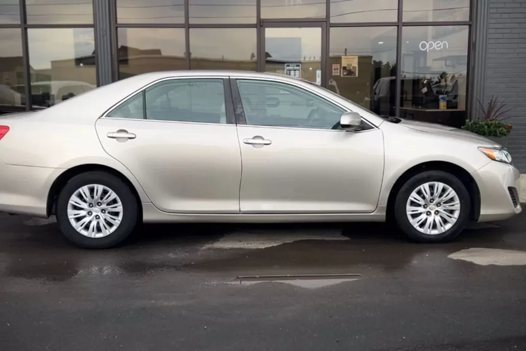 2013 Toyota Camry L photo 1