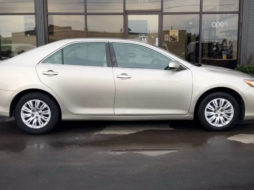 2013 Toyota Camry L photo 1