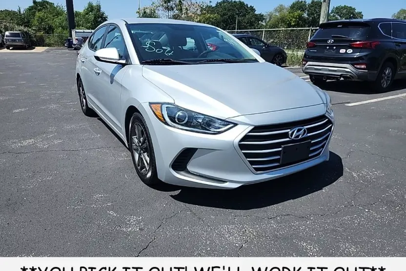 2018 Hyundai Elantra SEL photo 1