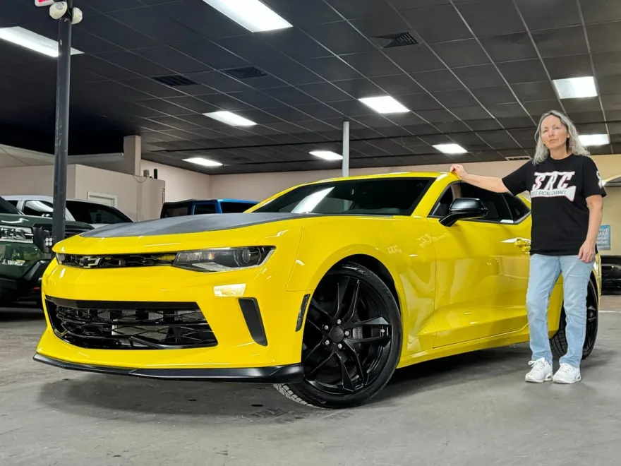 2017 Chevrolet Camaro 2LT photo 1