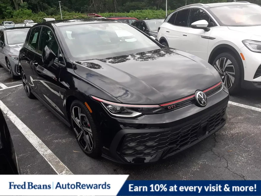 2025 Volkswagen Golf GTI SE photo 1