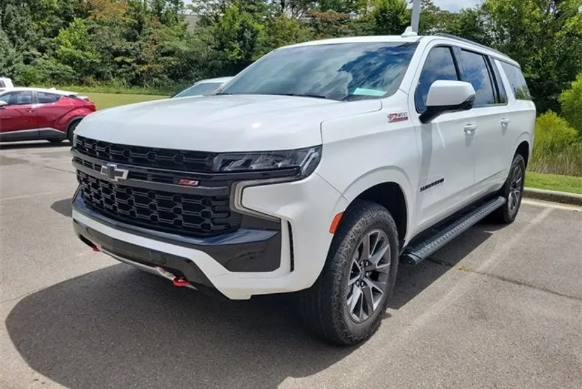 2023 Chevrolet Suburban Z71 photo 1