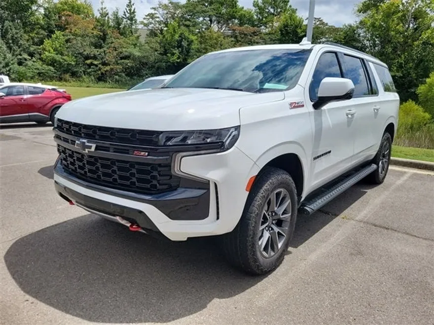 2023 Chevrolet Suburban Z71 photo 1