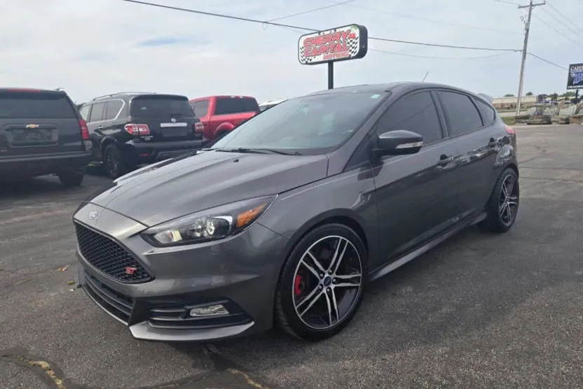 2018 Ford Focus ST photo 1