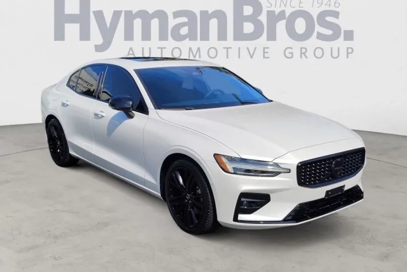 2024 Volvo S60 B5 AWD Plus Black Edition photo 1