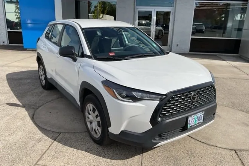 2022 Toyota Corolla Cross L photo 1