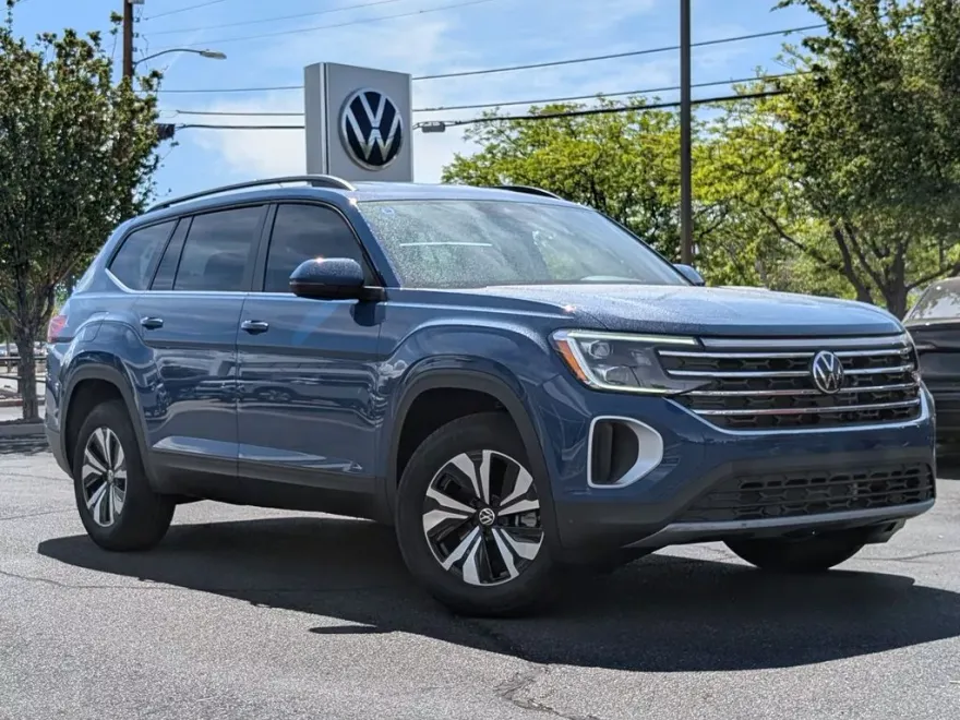 2025 Volkswagen Atlas SE photo 1