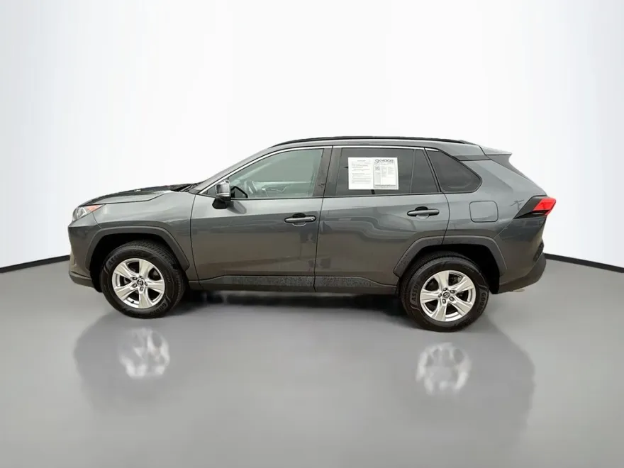 2020 Toyota RAV4 XLE photo 1