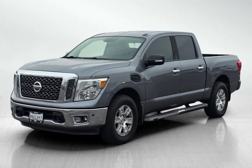 2017 Nissan Titan SV photo 1