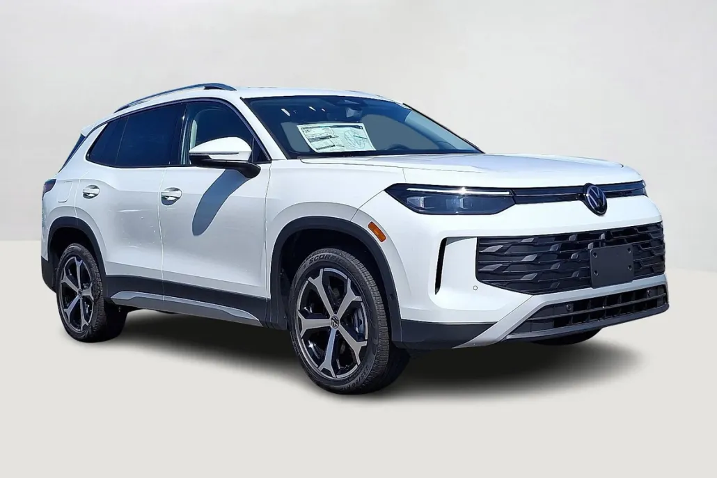 2025 Volkswagen Tiguan SE photo 1