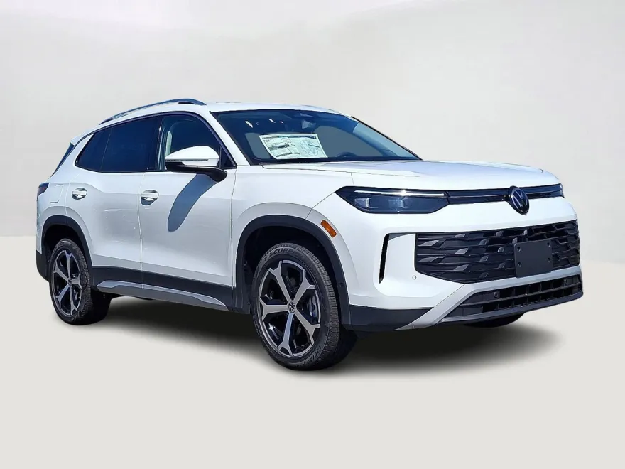 2025 Volkswagen Tiguan SE photo 1