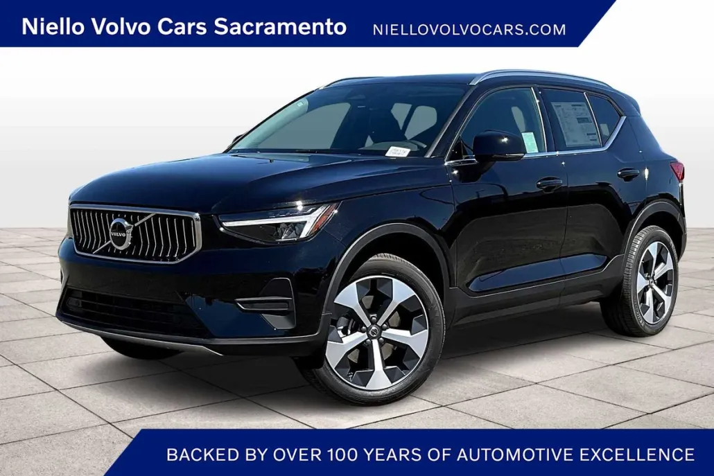 2025 Volvo XC40 Core photo 1