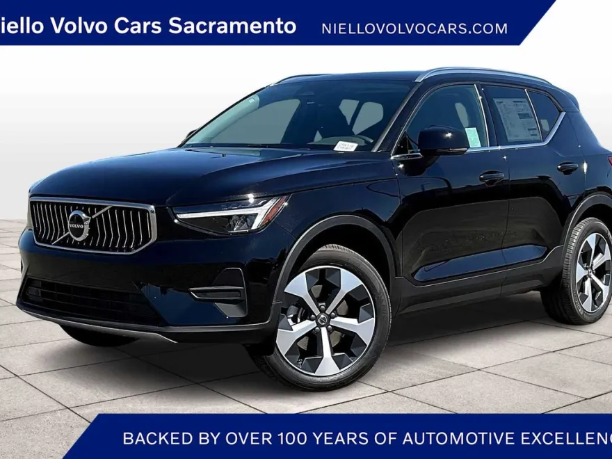 2025 Volvo XC40 Core photo 1