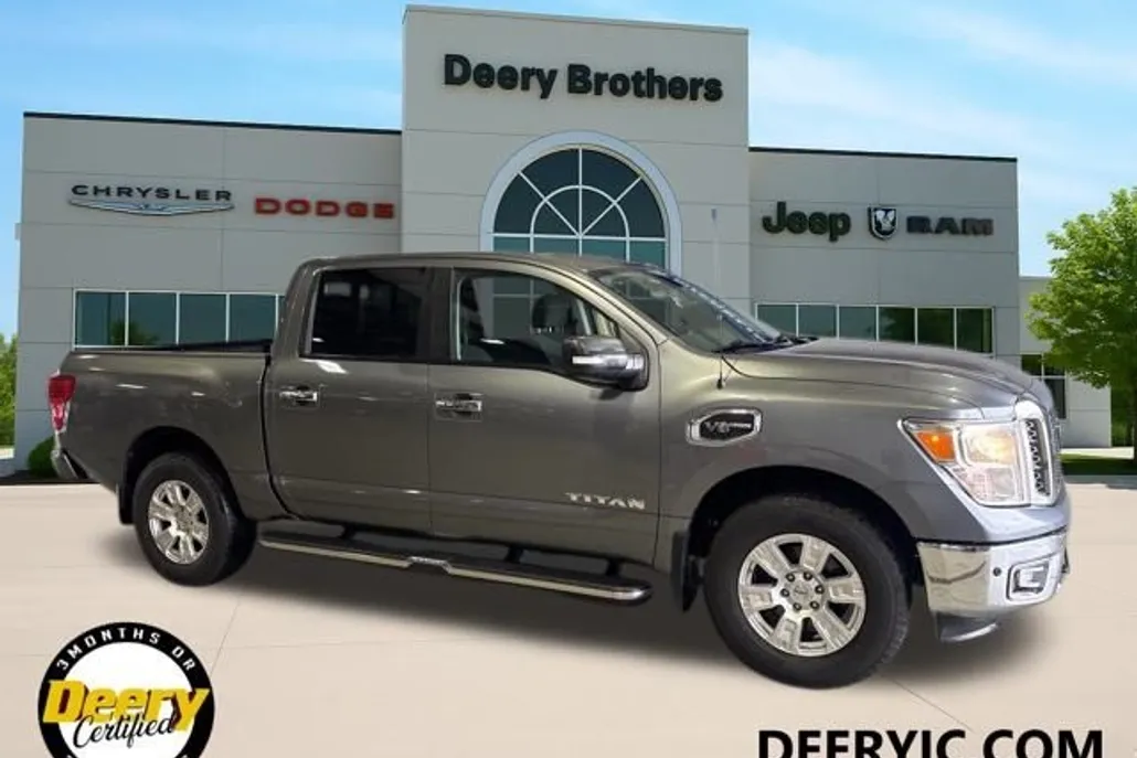 2017 Nissan Titan SV photo 1