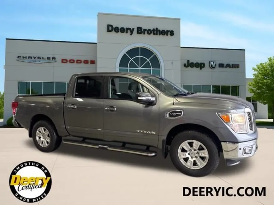 2017 Nissan Titan SV photo 1