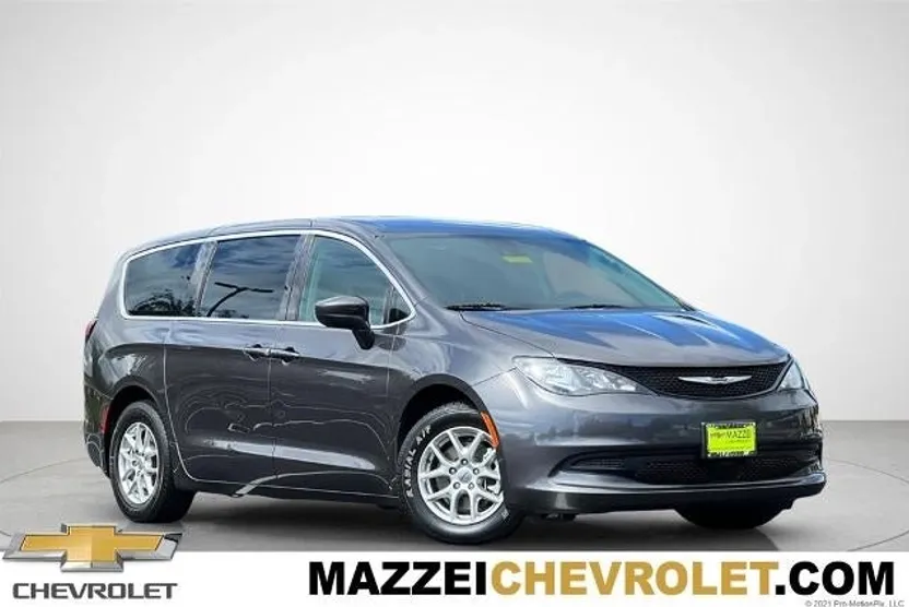 2023 Chrysler Voyager LX photo 1
