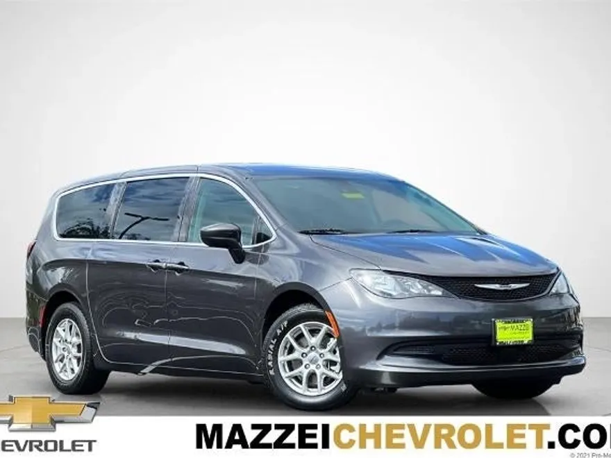 2023 Chrysler Voyager LX photo 1