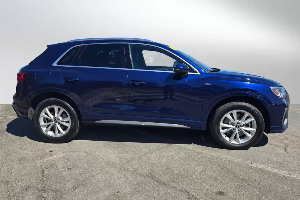 2024 Audi Q3 S line Premium photo 1