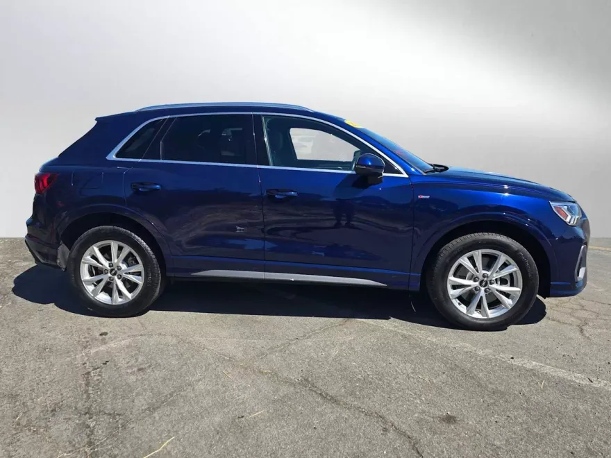 2024 Audi Q3 S line Premium photo 1