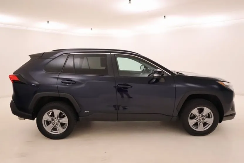 2022 Toyota RAV4 Hybrid XLE photo 1