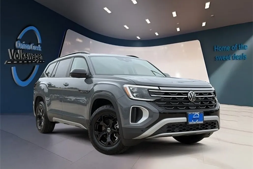 2025 Volkswagen Atlas Peak Edition SE photo 1