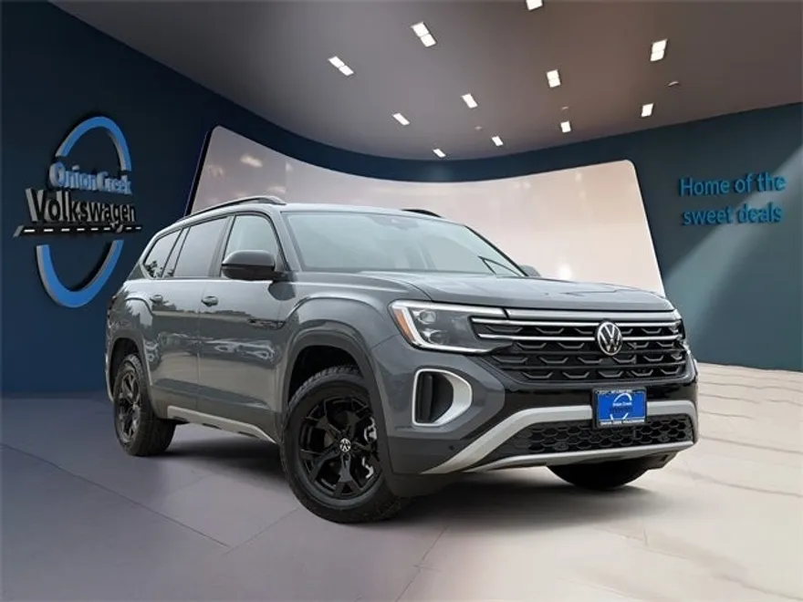 2025 Volkswagen Atlas Peak Edition SE photo 1