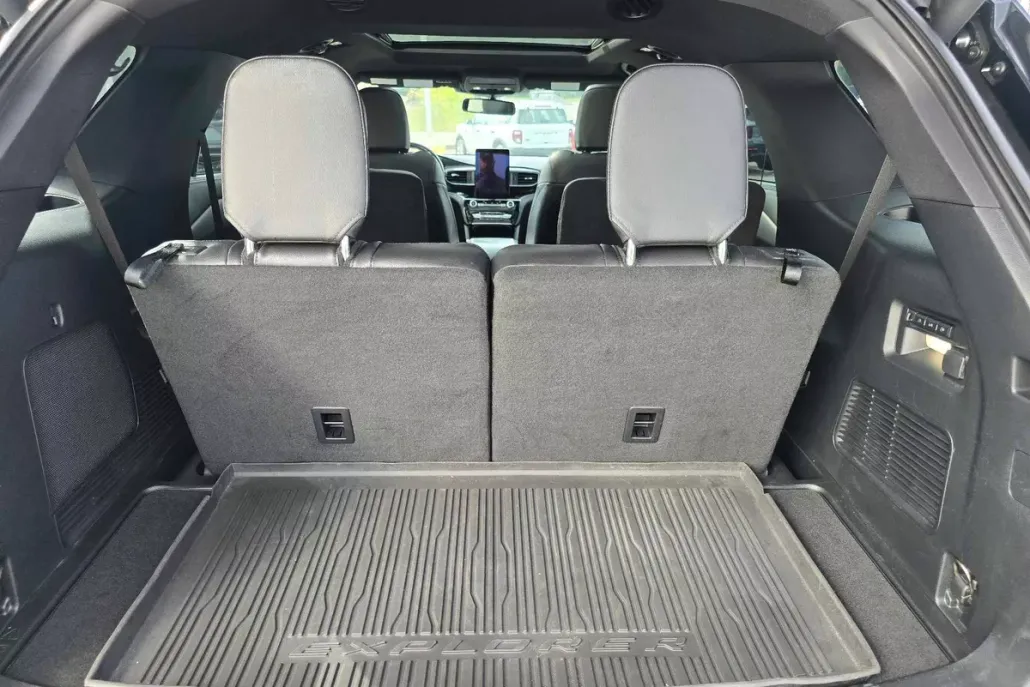 2022 Ford Explorer ST photo 1