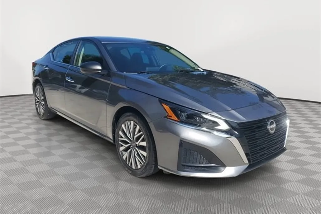 2024 Nissan Altima 2.5 SV photo 1