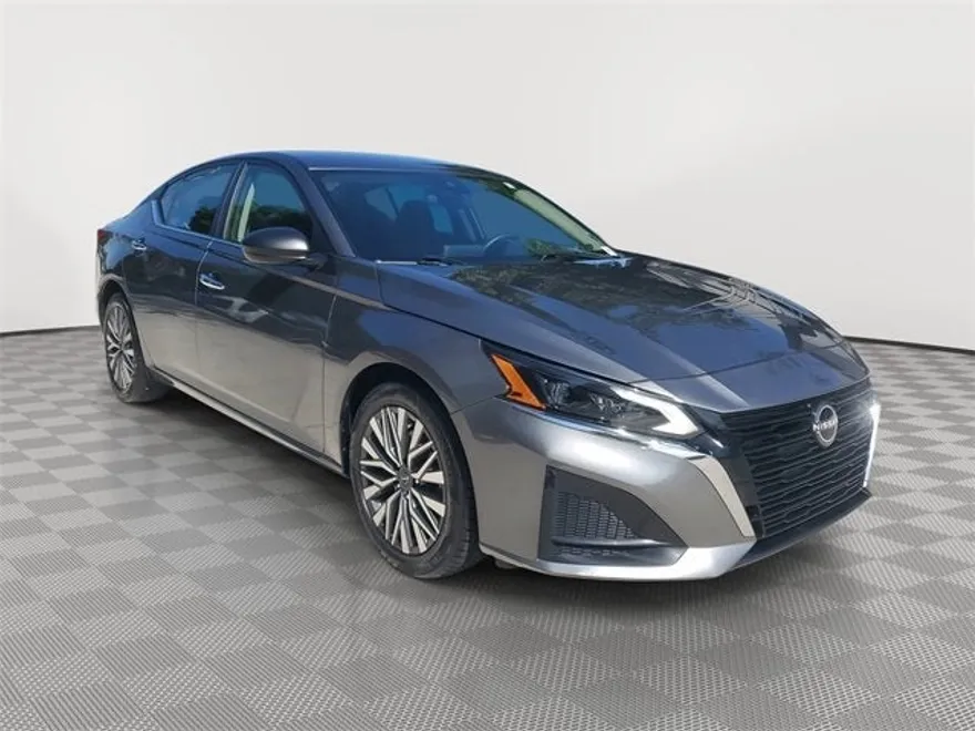 2024 Nissan Altima 2.5 SV photo 1