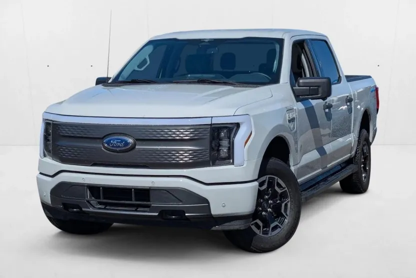 2023 Ford F-150 Lightning XLT photo 1