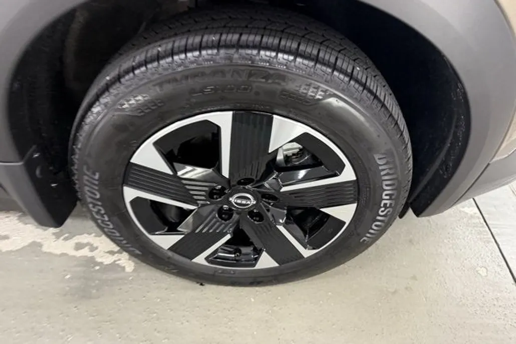 2025 Nissan Kicks SV photo 1