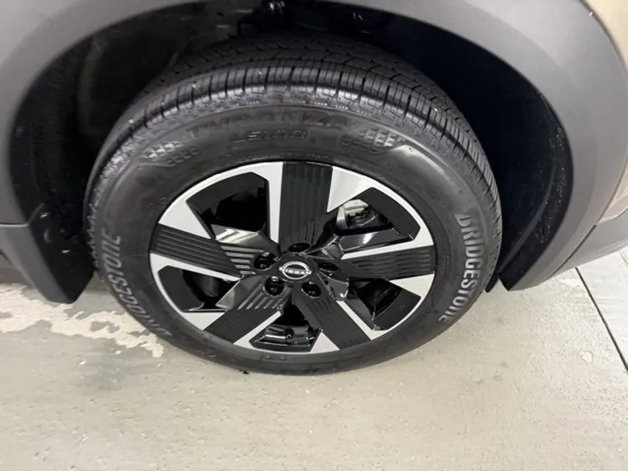 2025 Nissan Kicks SV photo 1