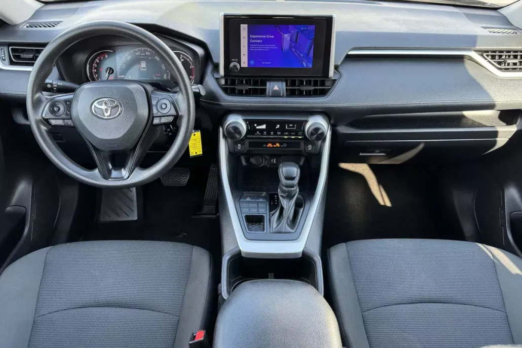 2024 Toyota RAV4 LE photo 1