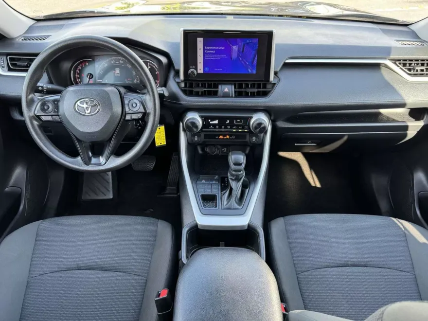 2024 Toyota RAV4 LE photo 1