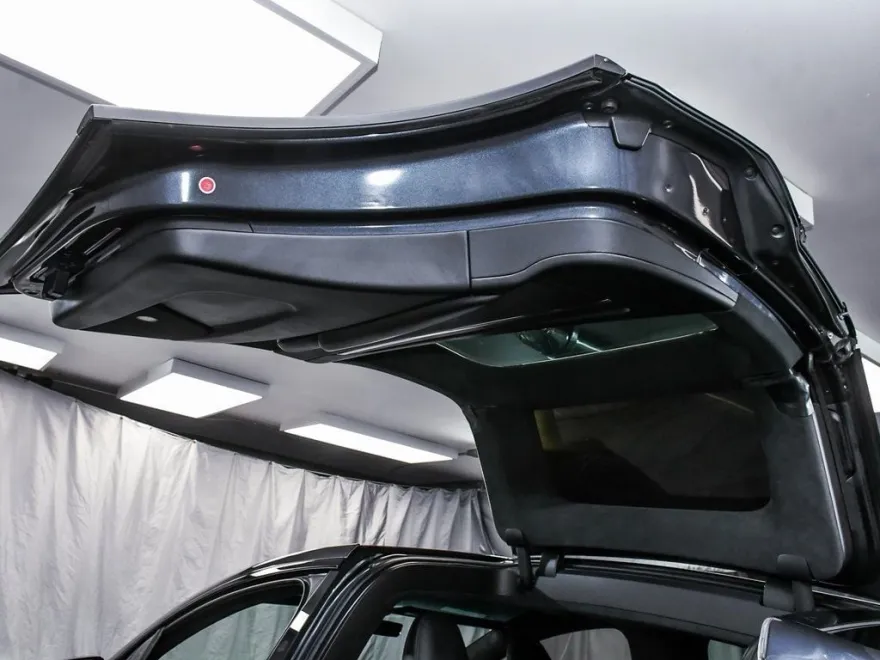 2024 Tesla Model X photo 9