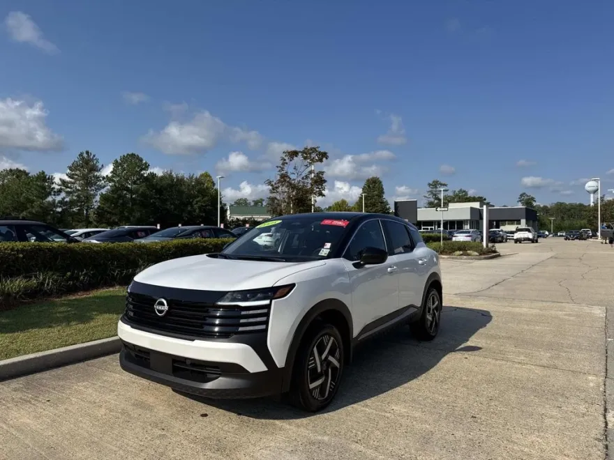 2025 Nissan Kicks SV photo 1