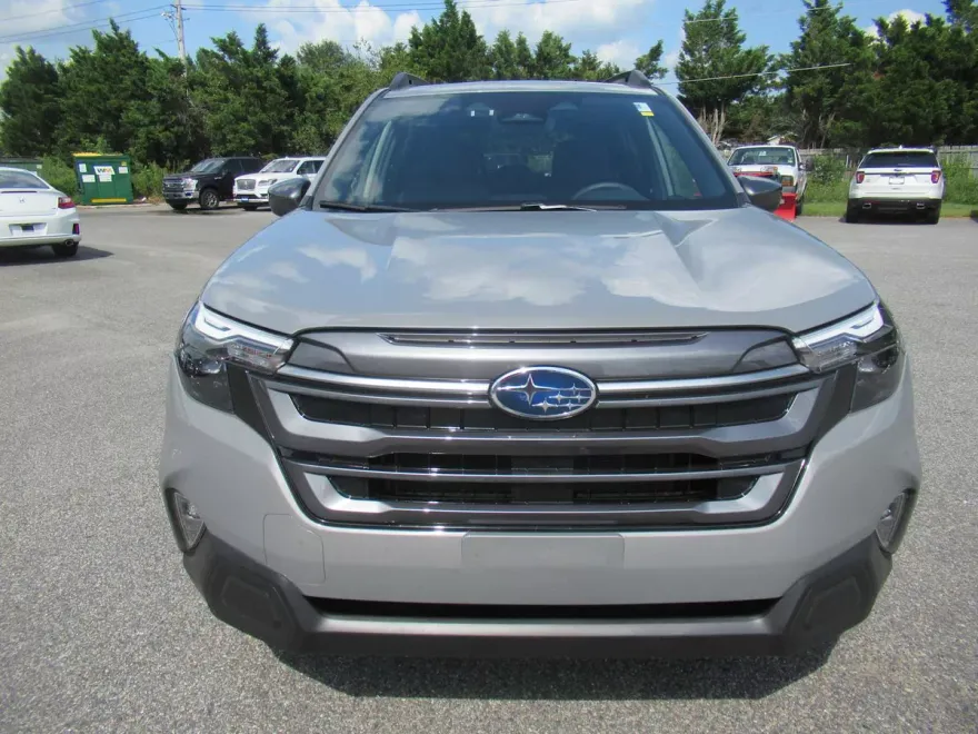 2025 Subaru Forester Premium Base photo 1