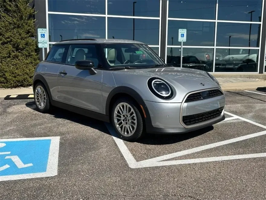 2025 Mini Cooper 2 Door Hardtop Signature photo 1