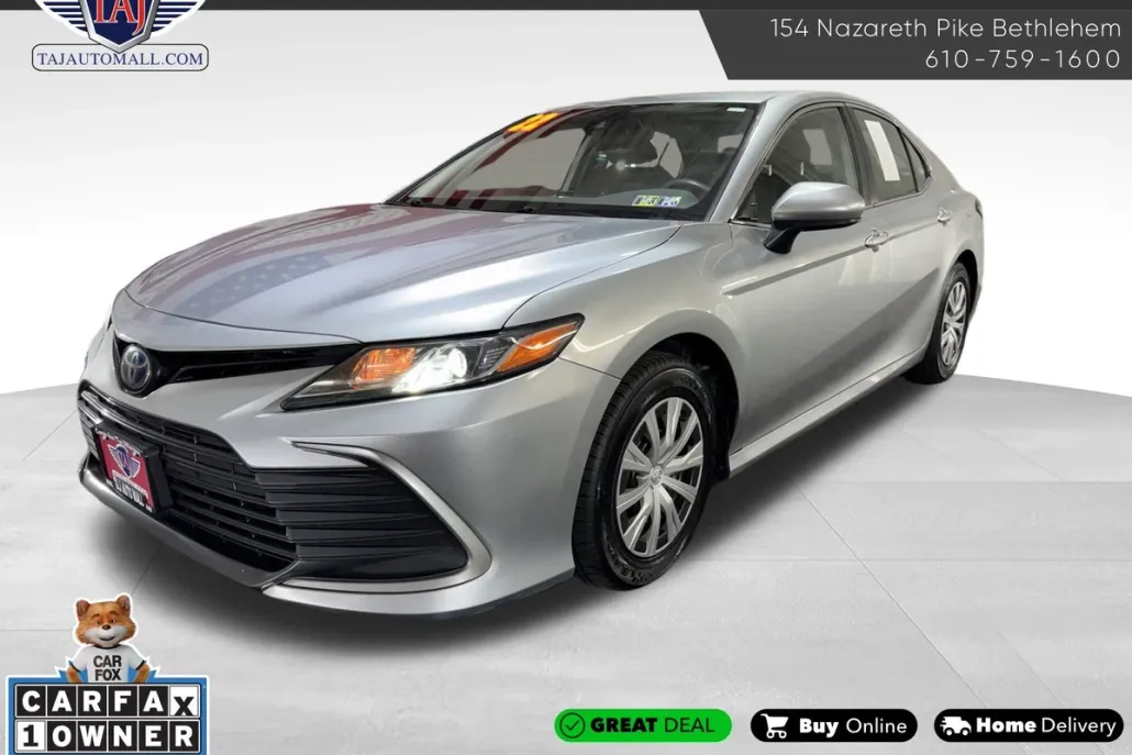 2022 Toyota Camry Hybrid LE photo 1