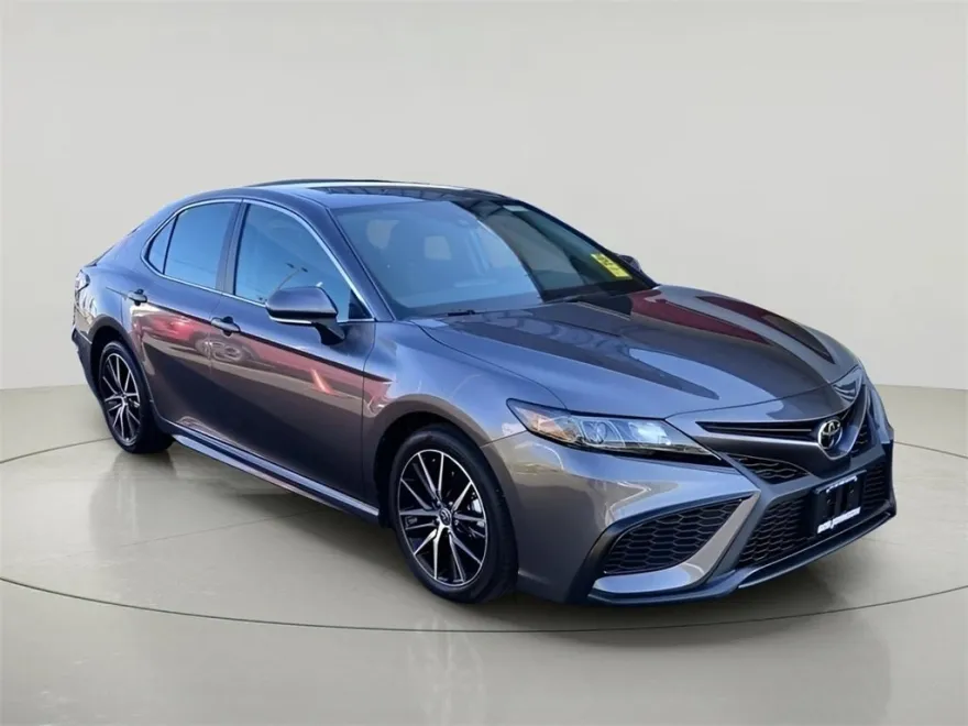 2024 Toyota Camry SE photo 1