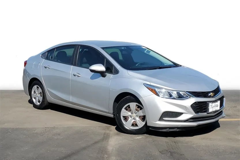 2016 Chevrolet Cruze LS photo 1