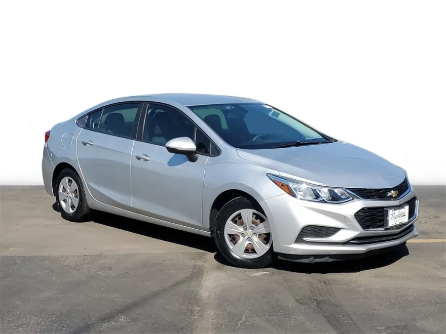2016 Chevrolet Cruze LS photo 1