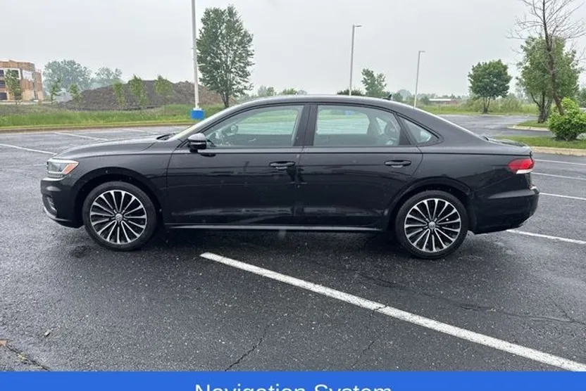 2022 Volkswagen Passat 2.0T Limited photo 1