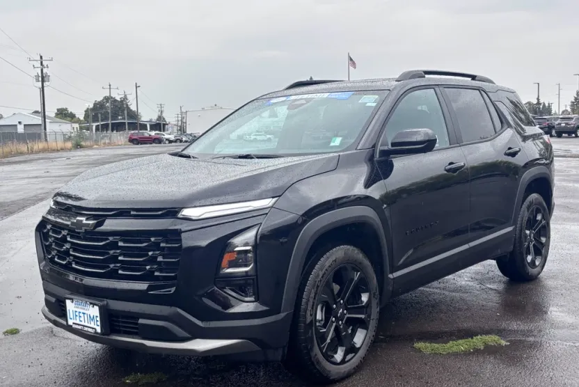 2025 Chevrolet Equinox LT photo 1
