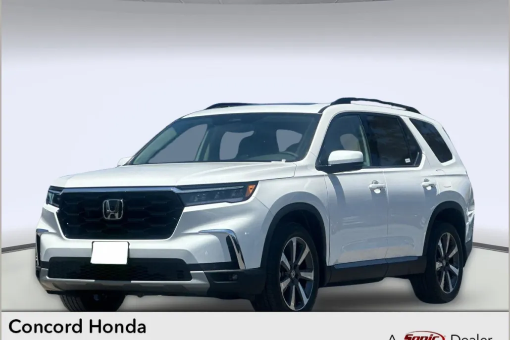 2025 Honda Pilot Touring photo 1