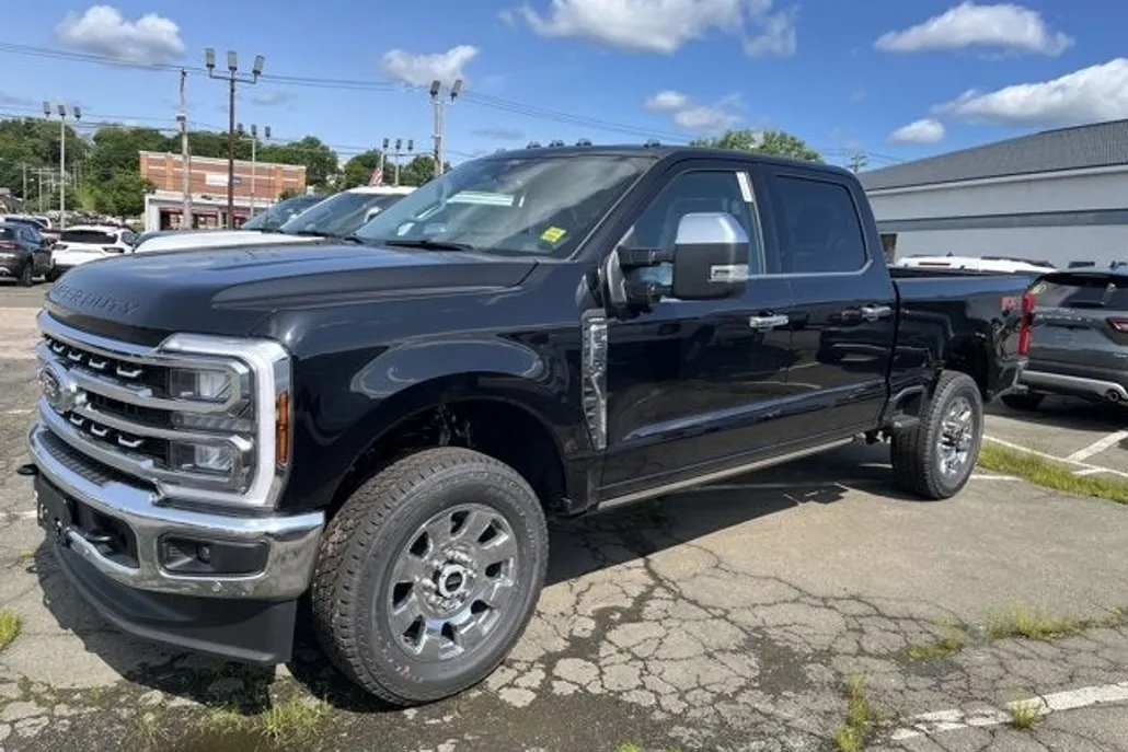 2025 Ford F-350 Lariat photo 1